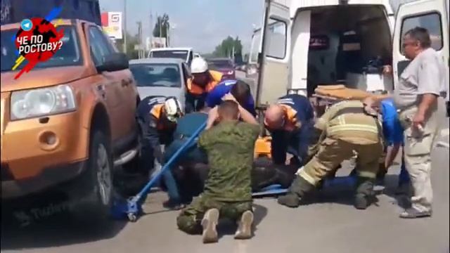 В Новочеркасске пострадавшую доставали из под авто смотреть онлайн