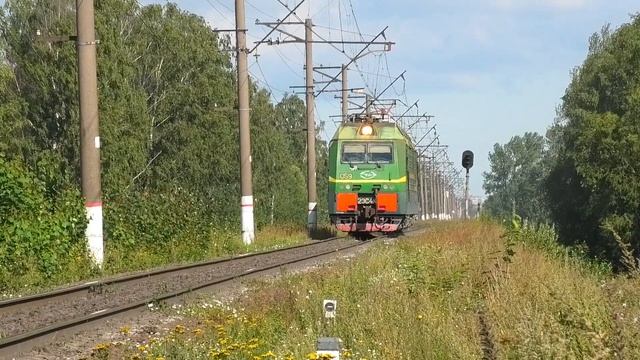 "Еще один зеленый Дончак" 2ЭС4К-059 следует резервом смотреть онлайн