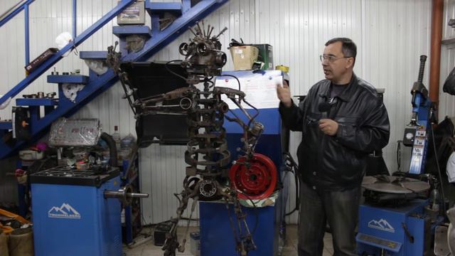 Железный человек 2. Ещё больше. Ещё тяжелее. Ещё лучше. смотреть онлайн