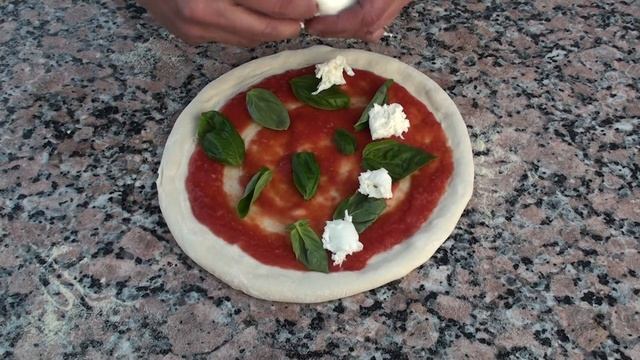 How to Open and Stretch Your Pizza Dough Ball and the Transfer смотреть онлайн