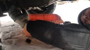 Замена масла в двигателе Мазда Демио