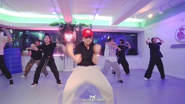 크럼프 첫걸음부터 멋지게 구사할때까지~! GROOVY 쌤의 [KRUMP] 크럼프 수업이 있습니다! смотреть онлайн