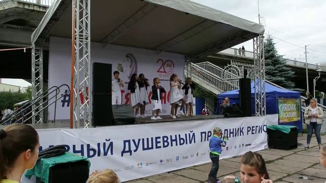 Амбициозная песня " 21 века дети" на фестивале Мультяшкино в Калининграде. смотреть онлайн