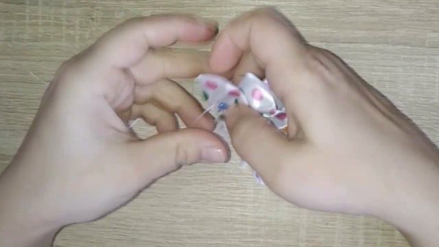 Цветы из лент. Цветы канзаши. Как сделать цветы из лент. смотреть онлайн