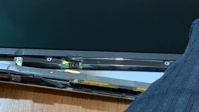 Пол экрана подсвечивается MacBook 13 A1278 Late 2008