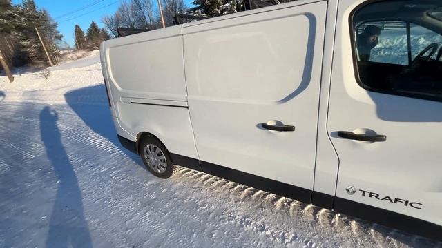 Köp Skåpbil Renault Trafic på Klaravik смотреть онлайн
