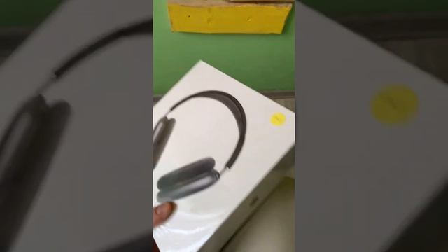 AirPods Max SH with Black Headband смотреть онлайн