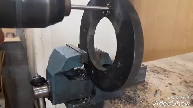 Нарезание резьбы с помощью дрели смотреть онлайн