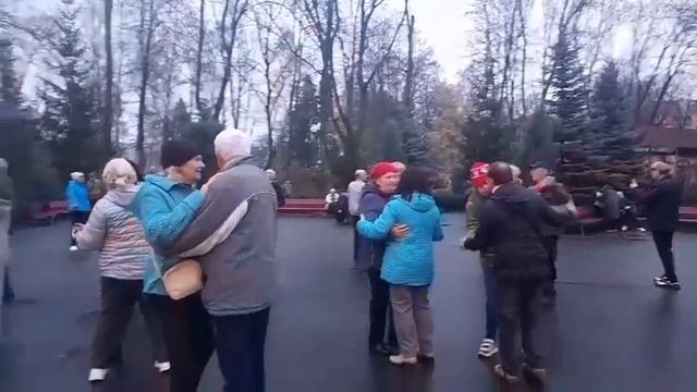 Какими такими танцы в парке Горького Харьков 04.11.2023 смотреть онлайн