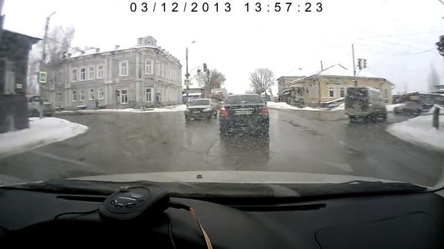 Едем на красный! Газель + еще что-то битое в морду смотреть онлайн