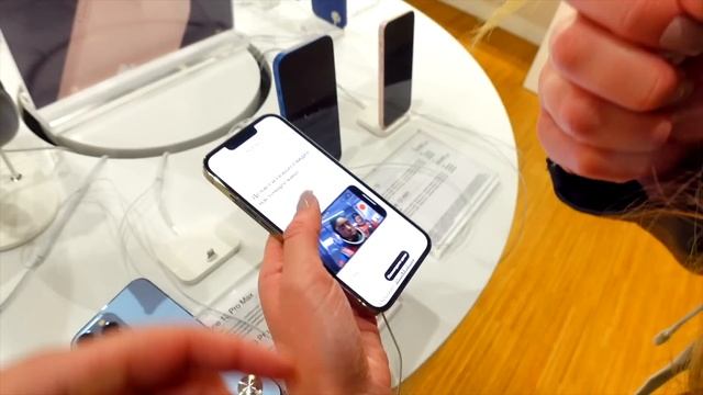 НАШЛА АЙФОН 13 ПРО МАКС! Чуть НЕ ВЫГНАЛИ ИЗ Магазина из-за Обзор IPHONE 13 смотреть онлайн