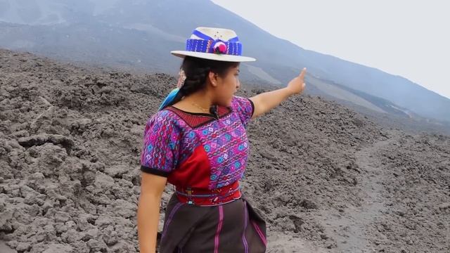 IMPRESIONANTE LA LAVA DEL VOLCAN DE PACAYA, QUE AFECTA VARIAS ALDEAS EN GUATEMALA, FUERTE ERUPCION смотреть онлайн