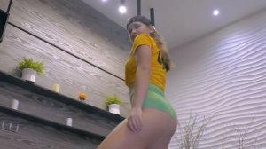 ??? Mega TWERK big ass