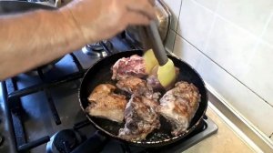 ? Утка кусочками тушеная в собственном соку.