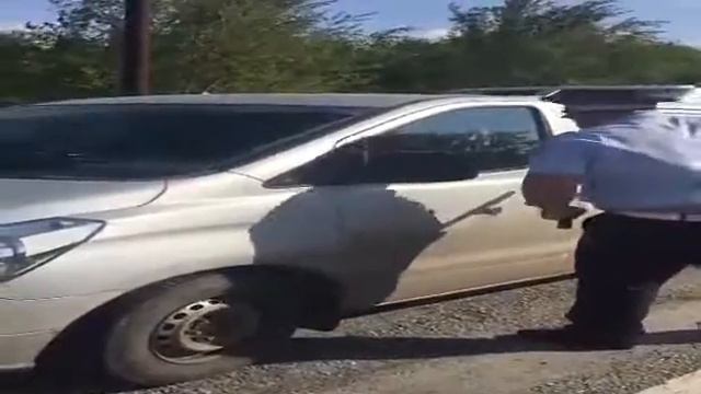 Отказался выходить из машины... смотреть онлайн
