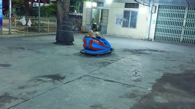 Детский парк аттракционов. Нячанг, Вьетнам. смотреть онлайн