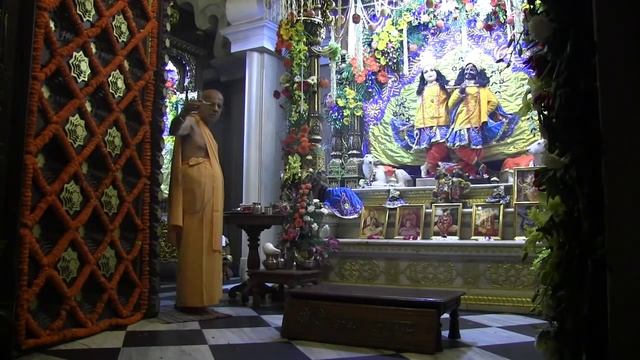 H.H. Gopal Krishna Goswami, Kartika 15.11.2012, Mangala-arati in Krishna Balaram Mandir смотреть онлайн