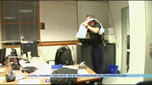 90' Enquetes - Alcool, violences, insecurite : pas de vacances pour les gendarmes du Sud 2-3