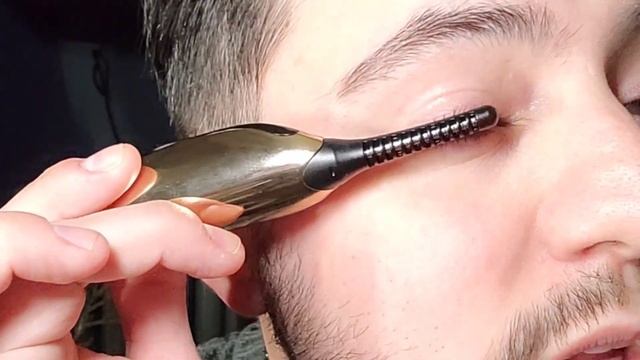 Makeup Artist Monday - How A PRO Curls Lashes Using A HEATED Lash Curler!