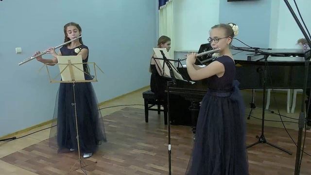 Э. Кронке "Две бабочки" 1 ч. Дуэт флейт "Х-flute" А. Чуракова и М. Щепетильникова, Е. Кудоя (ф-но) смотреть онлайн
