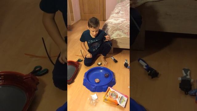 Распаковка бейблейдов которые надо взять на турнир смотреть онлайн