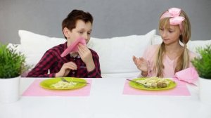 ЭТИКЕТ ДЛЯ ДЕТЕЙ: как вести себя за столом [ СУПЕРДЕТИ ]