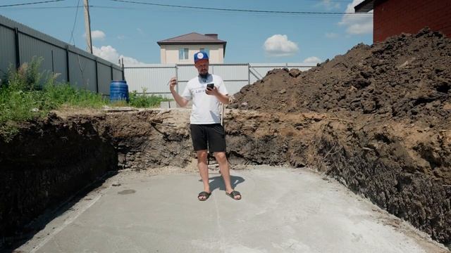 Бетонируем овальный бассейн LARIMAR для дачи.