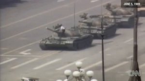Неизвестный бунтарь на площади Тяньаньмень 5 июня 1989 года