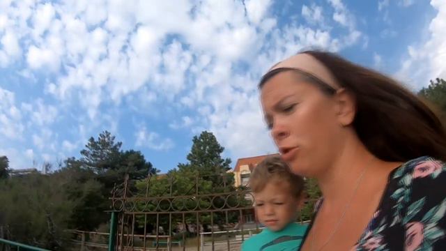 Ночуем в палатке, где-то недалеко от Ялты смотреть онлайн