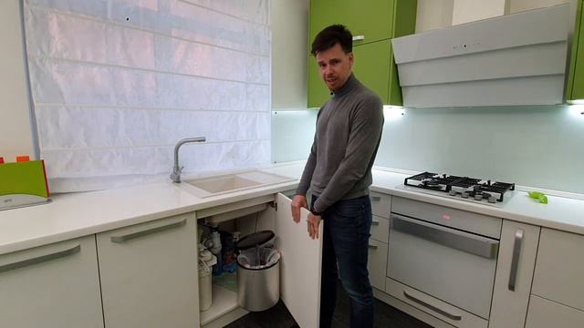 Удобное ведро для мусора на кухне. Кухни на заказ в Ростове / Кухни Ростов смотреть онлайн