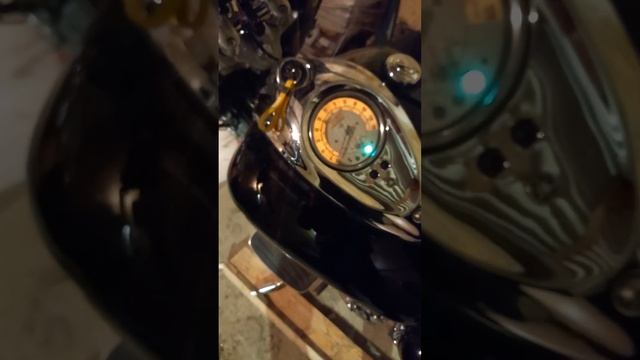 Yamaha XV1600 Холодный пуск, проверка приборов и звук выхлопа Vance&Hines смотреть онлайн