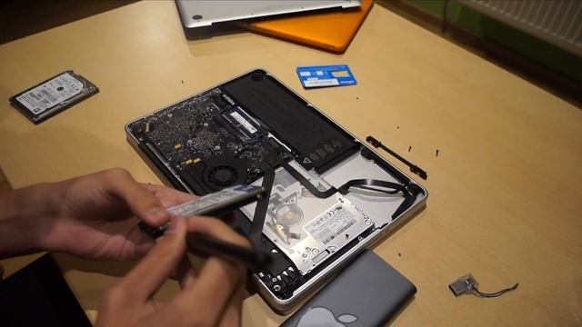 Как заменить HDD на SSD | MACBOOK PRO смотреть онлайн
