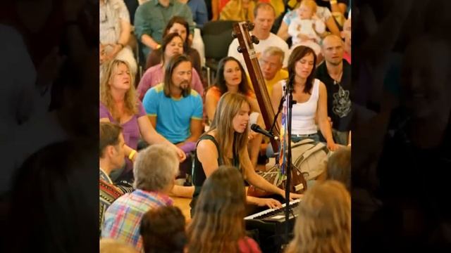 Deva Premal & Miten with Manose - Awakening/Om Shanti, In Concert CD/DVD смотреть онлайн