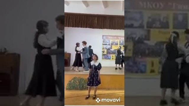 Вальс моей дочки. Поддержим это видео. Поставим лайки. Ей и мне будет приятно. смотреть онлайн