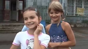 Что они делают в детском лагере?