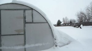 Очищаем теплицу от снега воздуходувкой Штиль 600