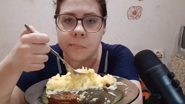 Мукбанг пюре, печеночные котлеты, капусточка/Советчики про сестру/О обеспеченных мужчинах и мамсика