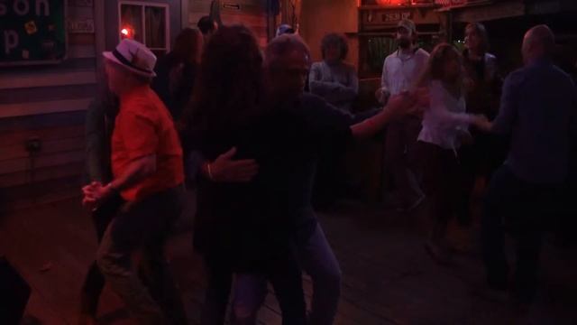 Dancing at Blue Moon Saloon in Lafayette,La (3) смотреть онлайн