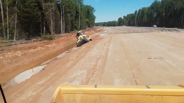 Упал каток бомаг цкад4 смотреть онлайн