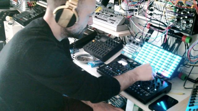 Oxi One + Roland Sh4d Jam