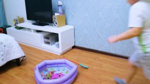 Игорь и папа играют в кафе ВИДЕО для ДЕТЕЙ