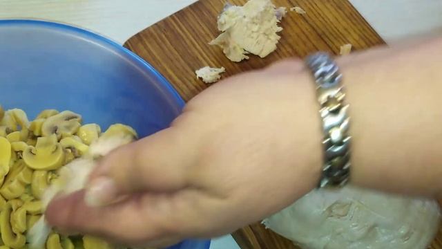 САЛАТ "БОСТОН" С ШАМПИНЬОНАМИ И КУРИЦЕЙ смотреть онлайн