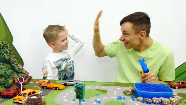 Игры гонки для мальчиков - Прокачиваем машинку для Супергероя! - Видео игрушки. Человек Паук онлайн смотреть онлайн