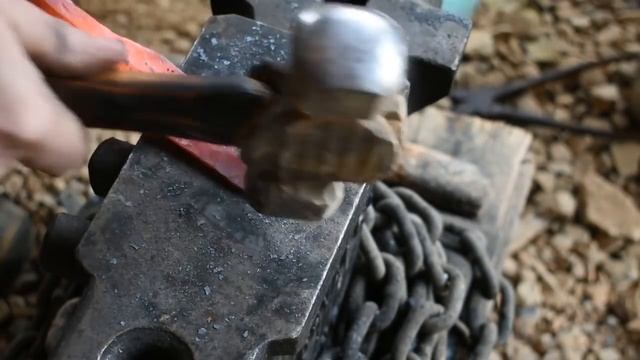 Turning a rusty old railroad spike into an AWESOME PUSH DAGGER!! смотреть онлайн
