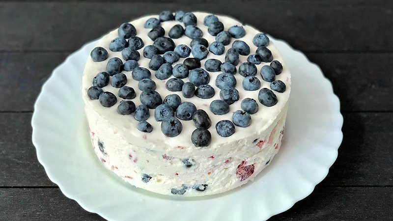 Ягодный ТОРТ МОРОЖЕНОЕ с малиной, голубикой и клубникой. Мороженое за 5 минут в домашних условиях! смотреть онлайн
