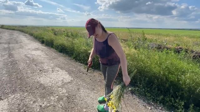 Шиндяевы: ты будешь огород поливать, а я буду букет собирать.