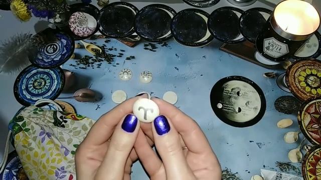 ЧТО БУДУЩЕЕ ГОТОВИТ? ГАДАНИЕ НА ВЕДЬМИНЫХ РУНАХ смотреть онлайн