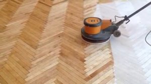 Натирка паркета мастикой