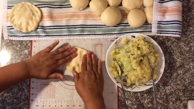 ЖАРЕНЫЕ ПИРОЖКИ НА МОЛОКЕ И ДРОЖЖЕВОМ ТЕСТЕ С КАРТОШКОЙ & ОЧЕНЬ ВКУСНО И БЫСТРО & РЕЦЕПТЫ ГУЛЬНОРЫ смотреть онлайн