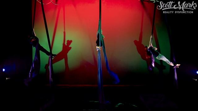React: Quiet on Set! - Saturday - Silks - Alice in Wonderland - Maisie, Mia & Hazel смотреть онлайн